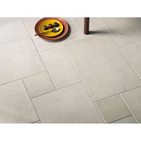 meszkohatasu mediterran kohatasu feher burkolat meszkohatasu rusztikus jarolap padlolap fagyallo csuszasmentes terasz nappali kismeretu paraszthaz balatonfelvidek burkolat vintage.jpg